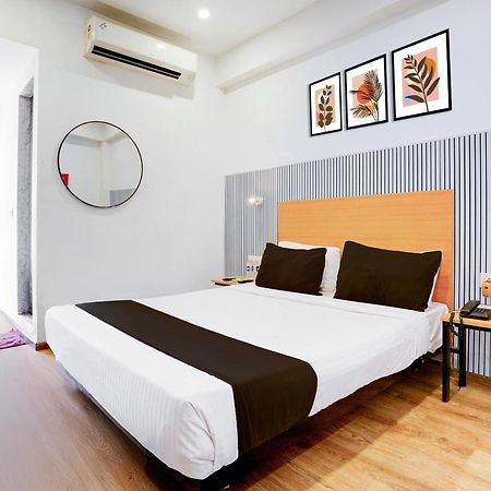 Super Townhouse Khar The Habitat Hotel Mumbai Exterior photo