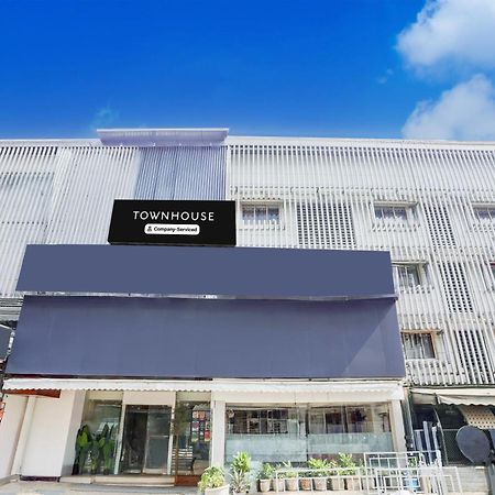Super Townhouse Khar The Habitat Hotel Mumbai Exterior photo