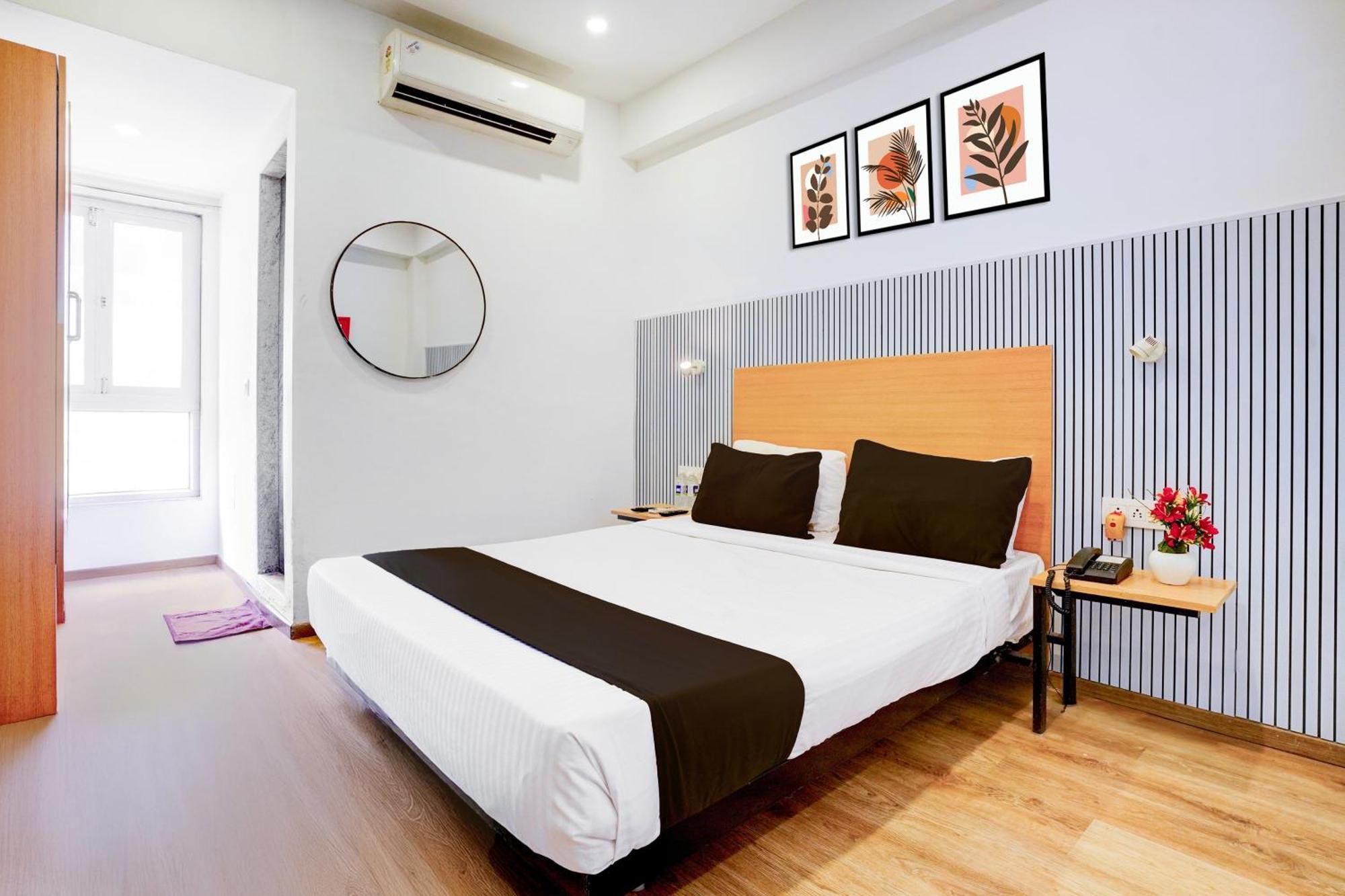 Super Townhouse Khar The Habitat Hotel Mumbai Exterior photo