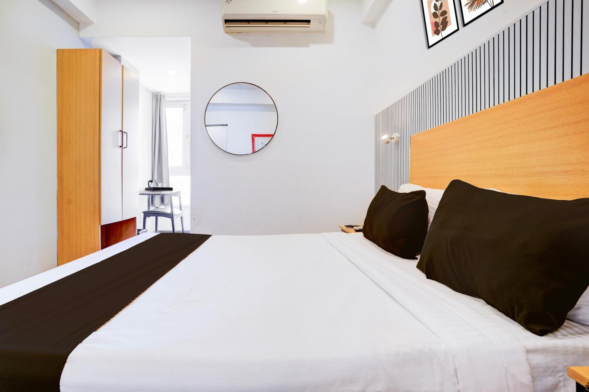 Super Townhouse Khar The Habitat Hotel Mumbai Exterior photo