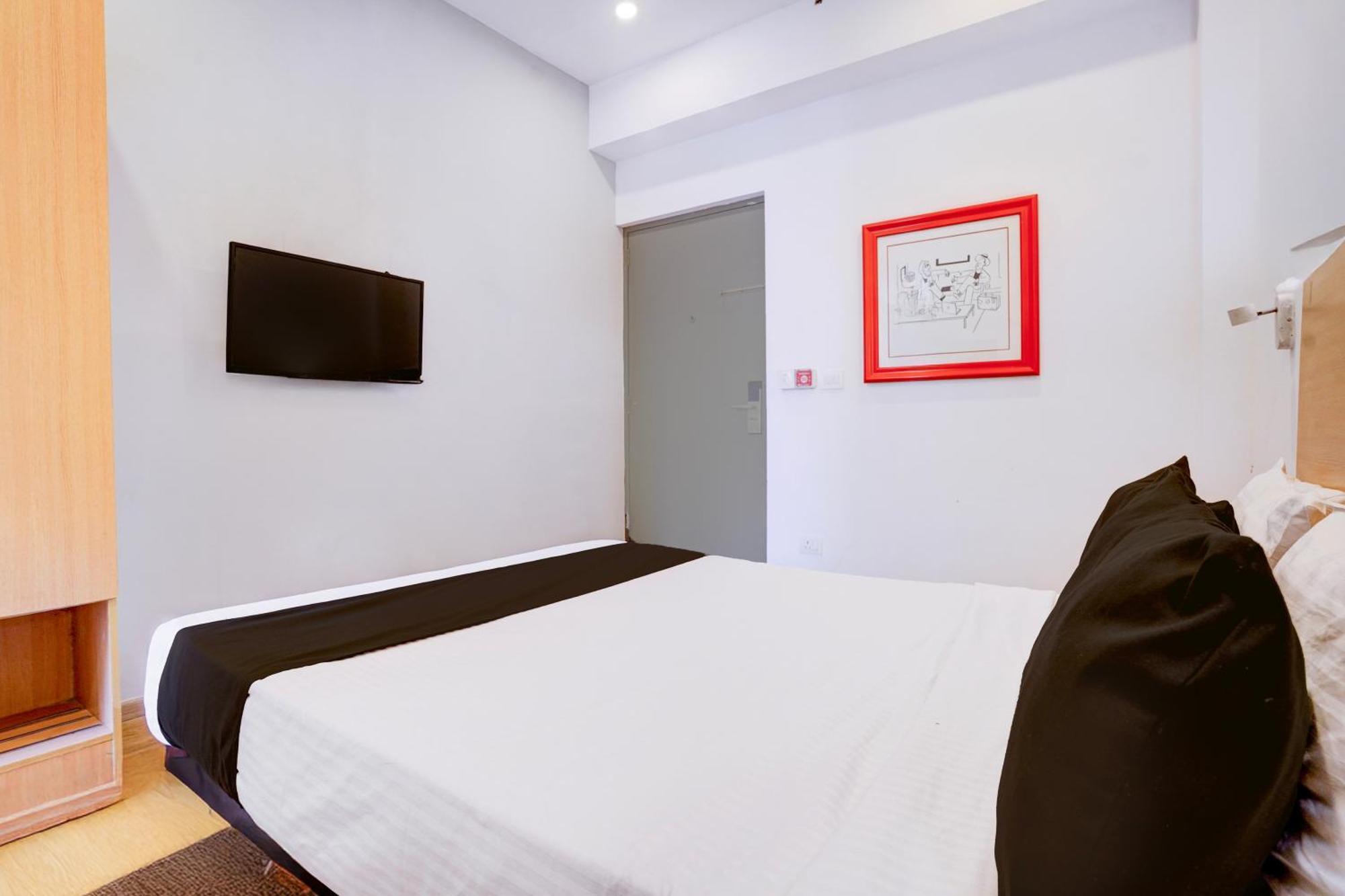 Super Townhouse Khar The Habitat Hotel Mumbai Exterior photo