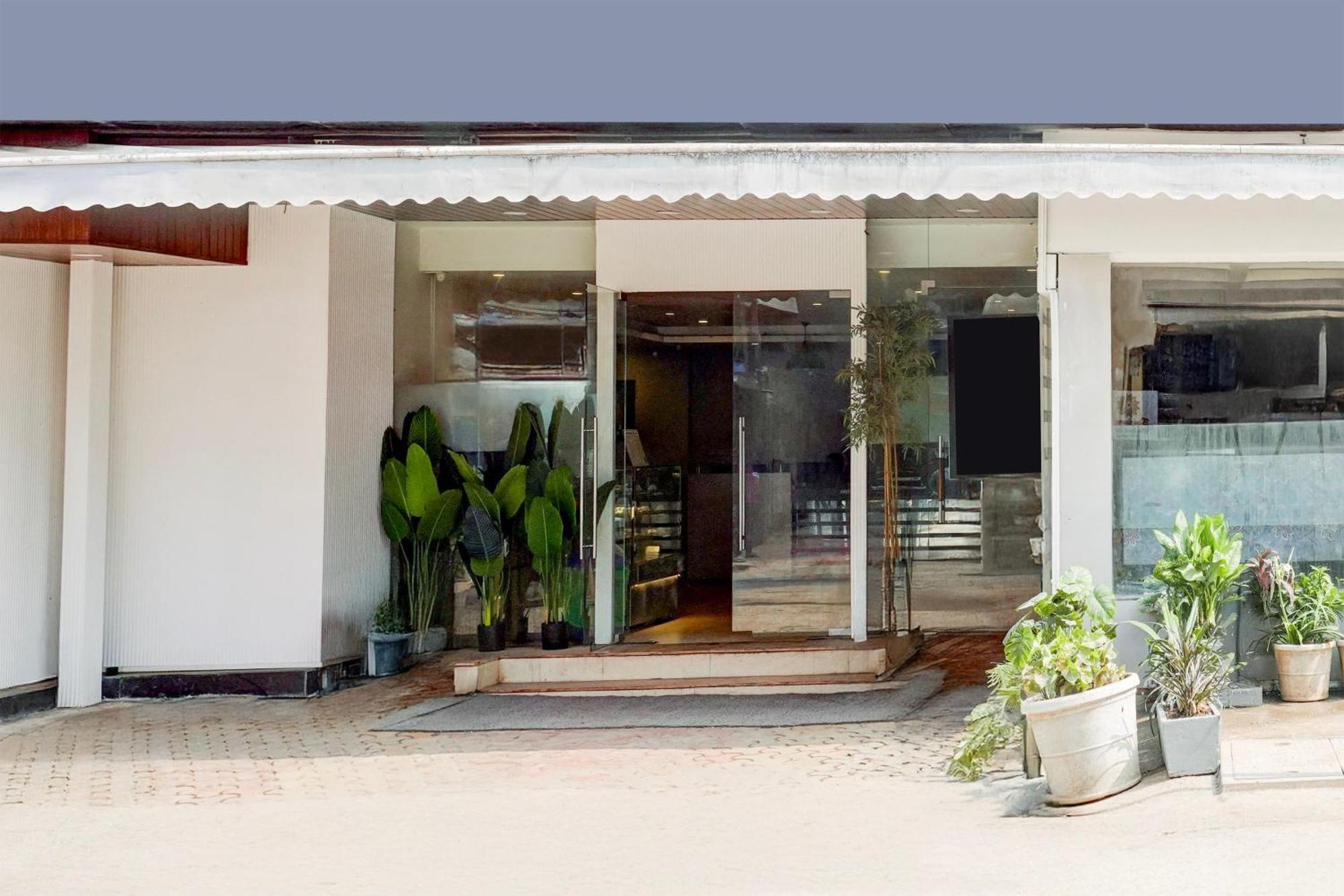 Super Townhouse Khar The Habitat Hotel Mumbai Exterior photo