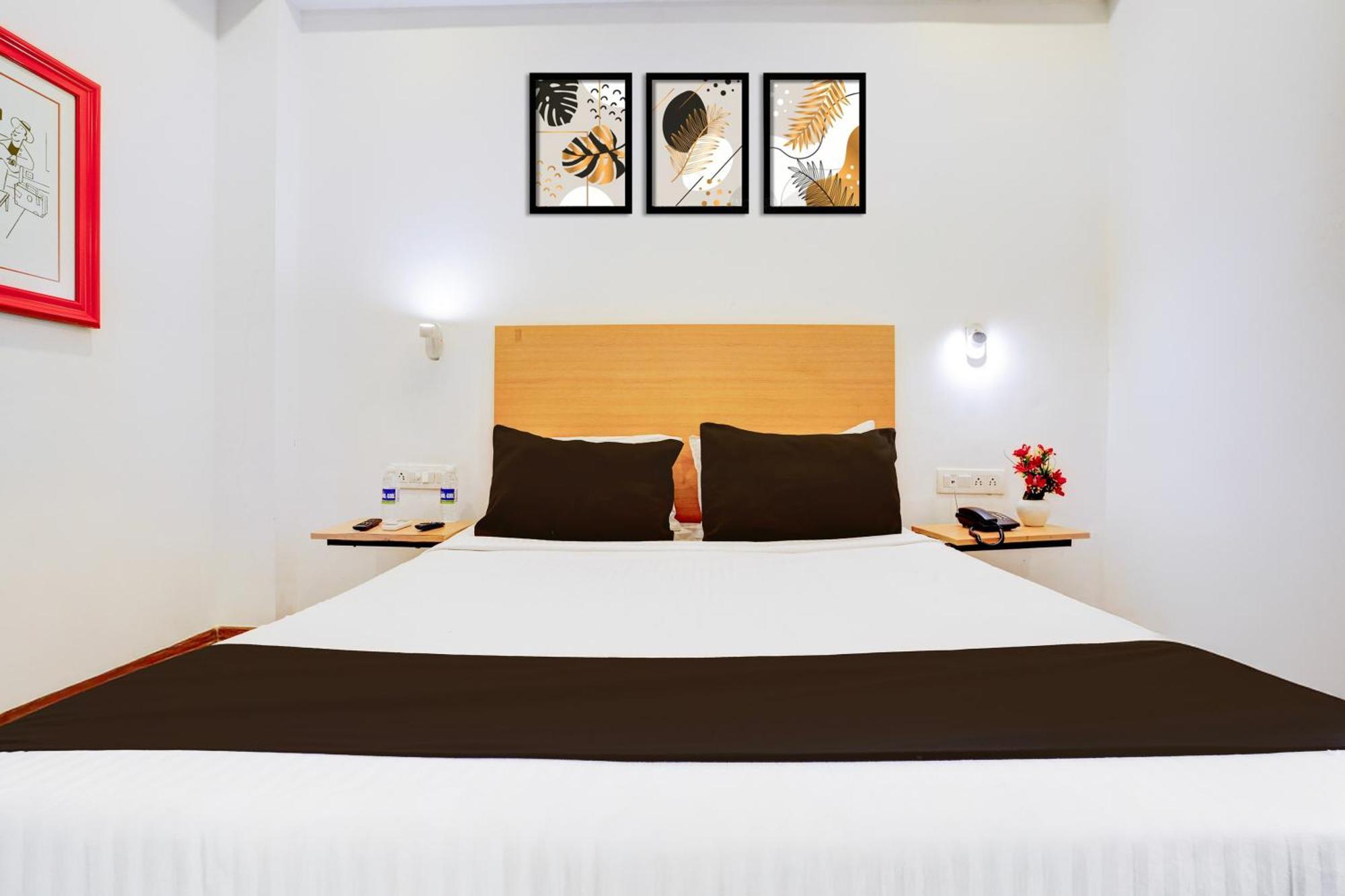 Super Townhouse Khar The Habitat Hotel Mumbai Exterior photo