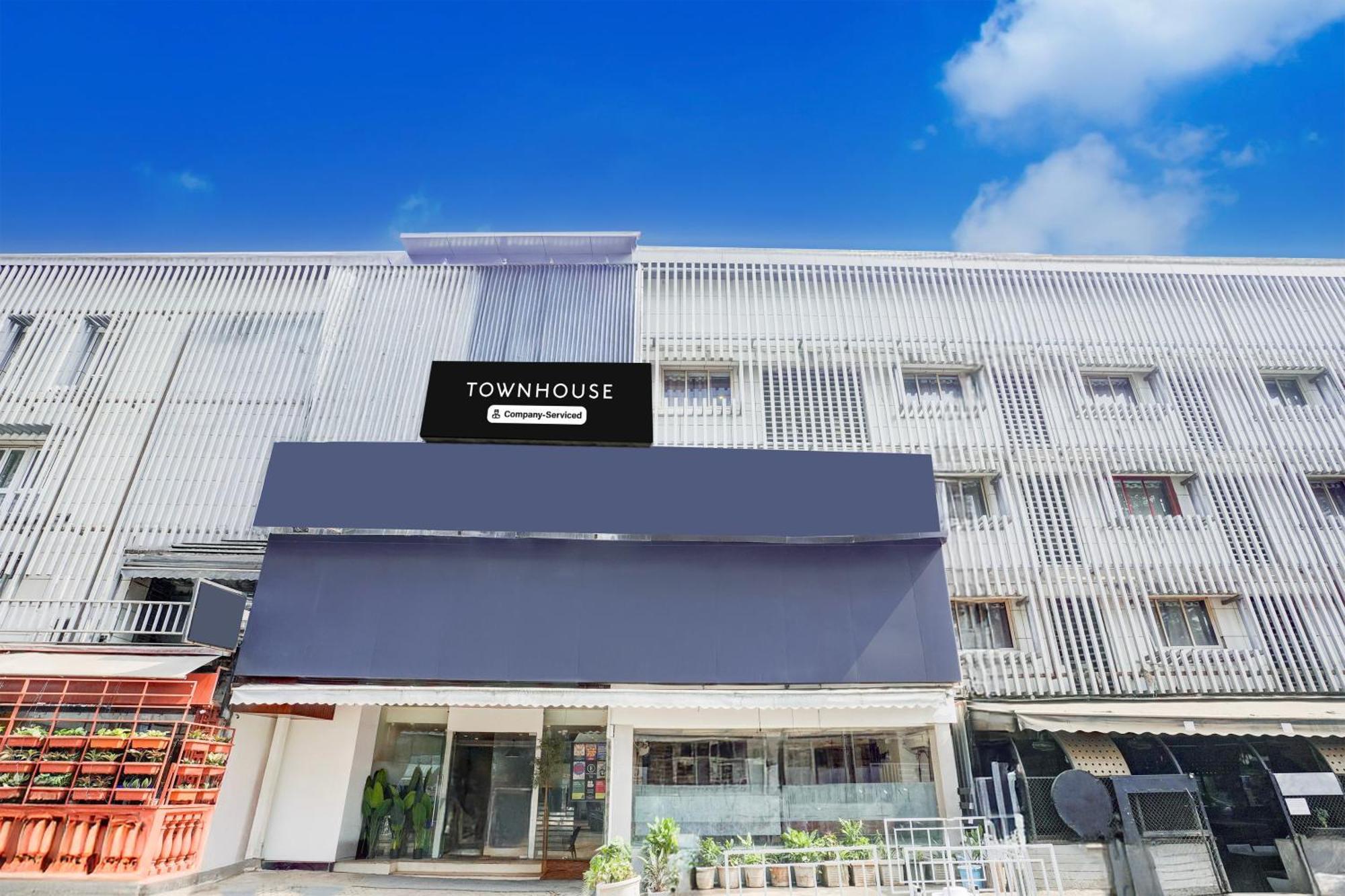Super Townhouse Khar The Habitat Hotel Mumbai Exterior photo